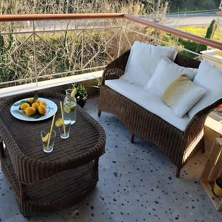 Summer Time Apartmán Néoi Epivátai